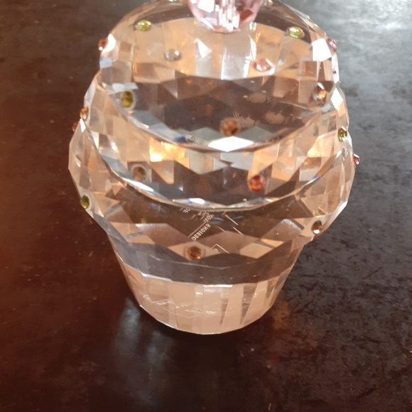 EXQUISITE NEW Simon Design 4" Crystal Cupcake Paperweight. - Picture 4 of 5